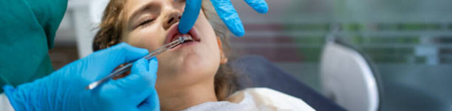 tips to stay calm during dental extractions